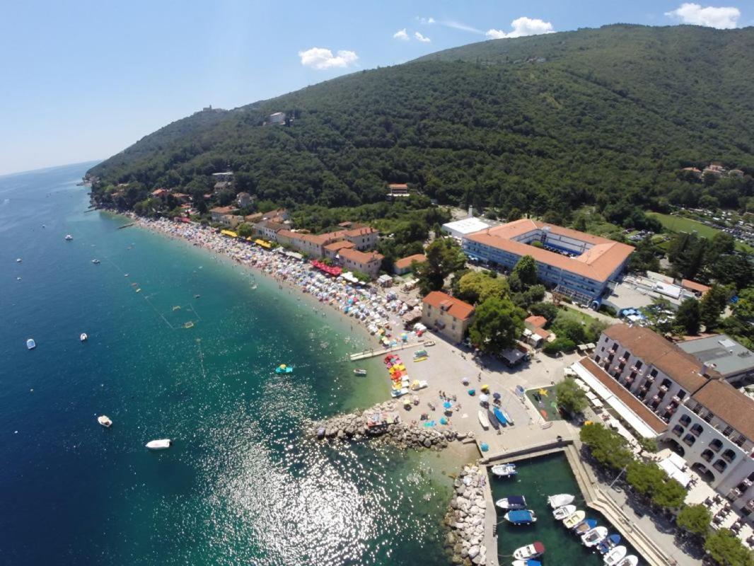 Apartments Near The Beach, With Terraces And Seaview At House B. Мощеничка-Драга Экстерьер фото