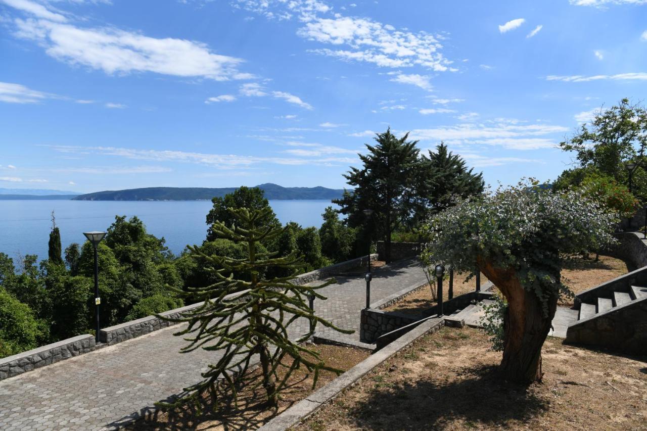 Apartments Near The Beach, With Terraces And Seaview At House B. Мощеничка-Драга Экстерьер фото