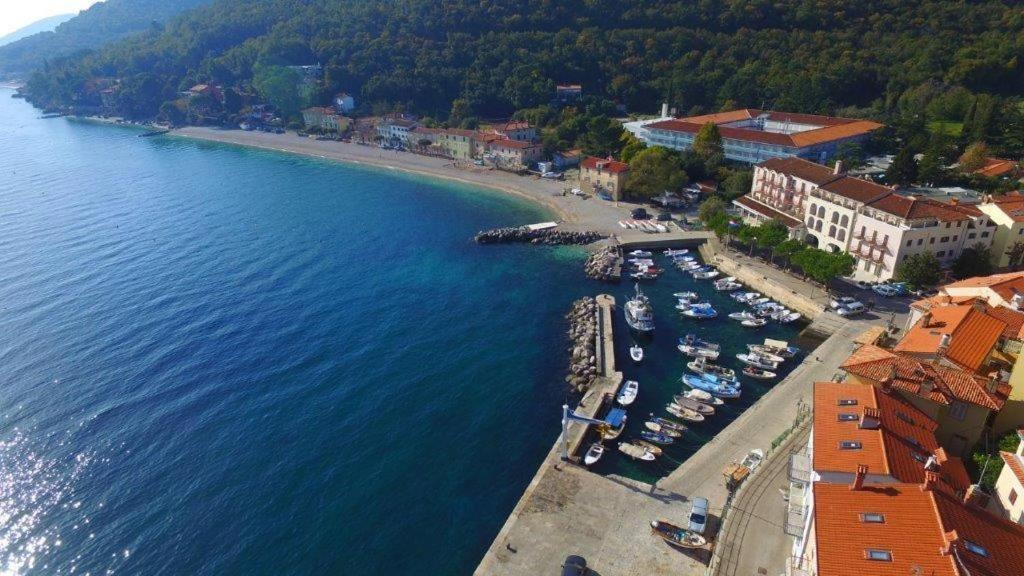 Apartments Near The Beach, With Terraces And Seaview At House B. Мощеничка-Драга Экстерьер фото