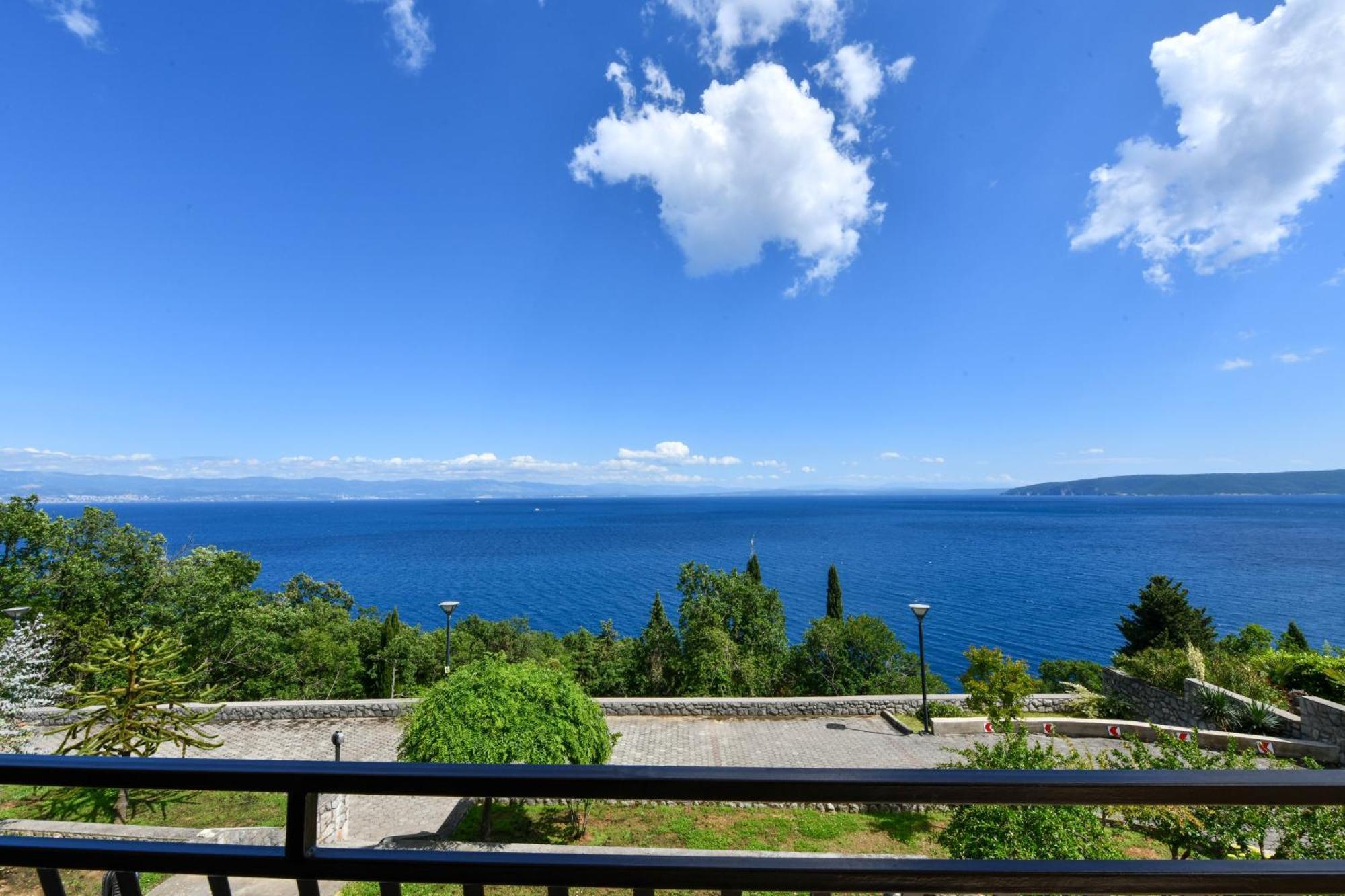 Apartments Near The Beach, With Terraces And Seaview At House B. Мощеничка-Драга Экстерьер фото